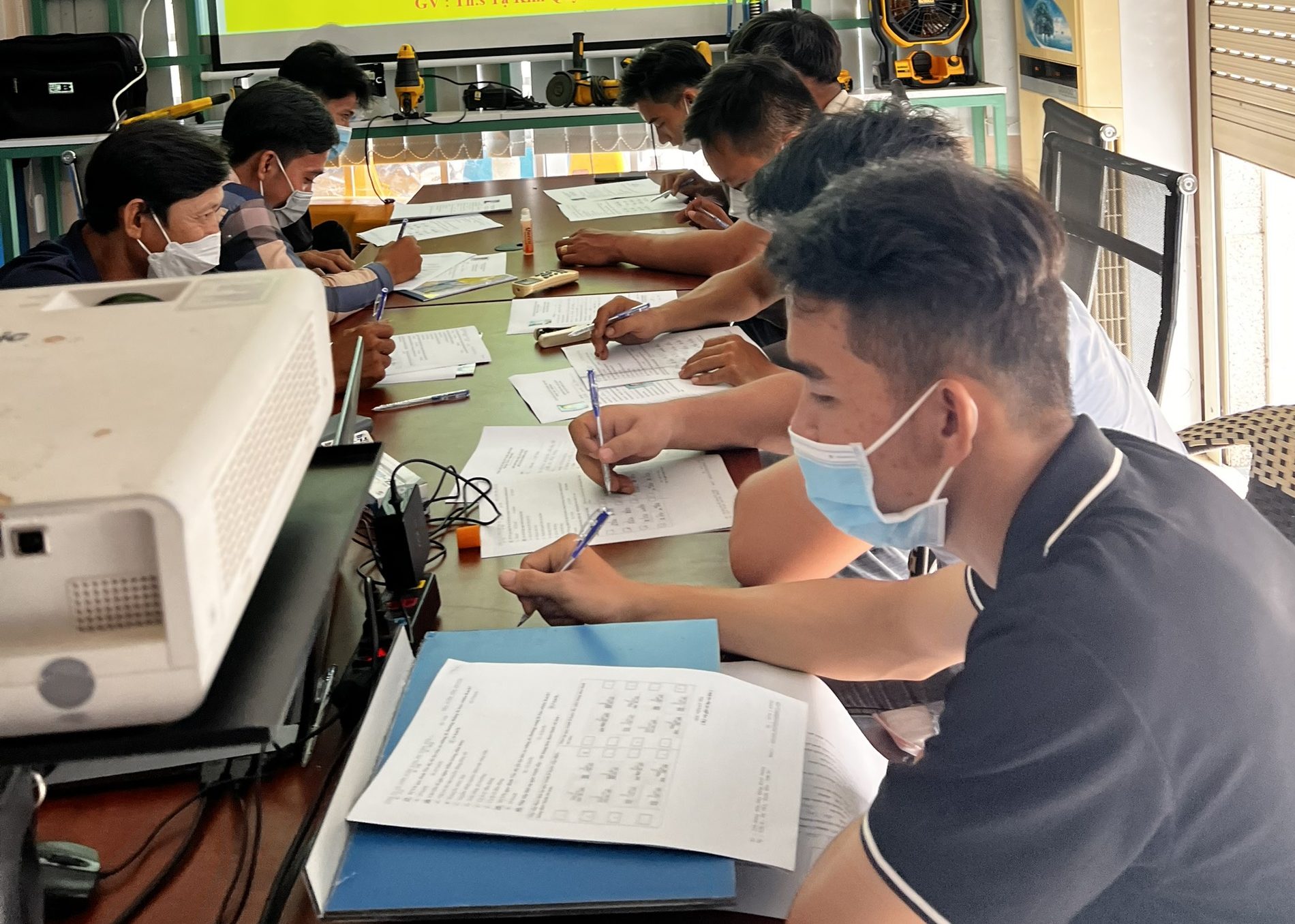 Đối tượng cần tham gia khóa học đào tạo an toàn hóa chất ở Bình Dương