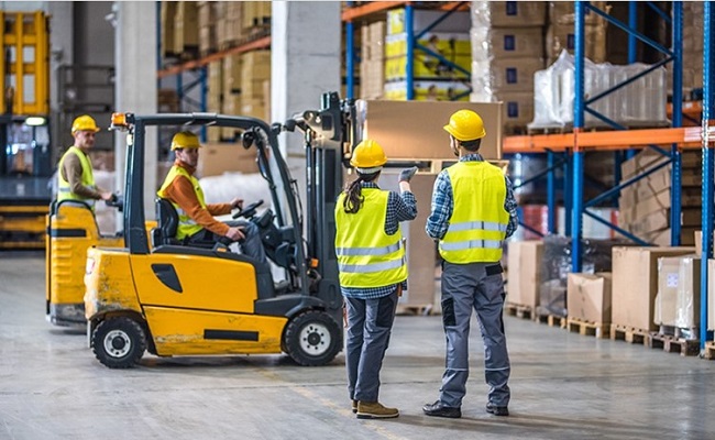 Xe nâng được sử dụng rất phổ biến hiện nay Xe nâng được sử dụng rất phổ biến hiện nay